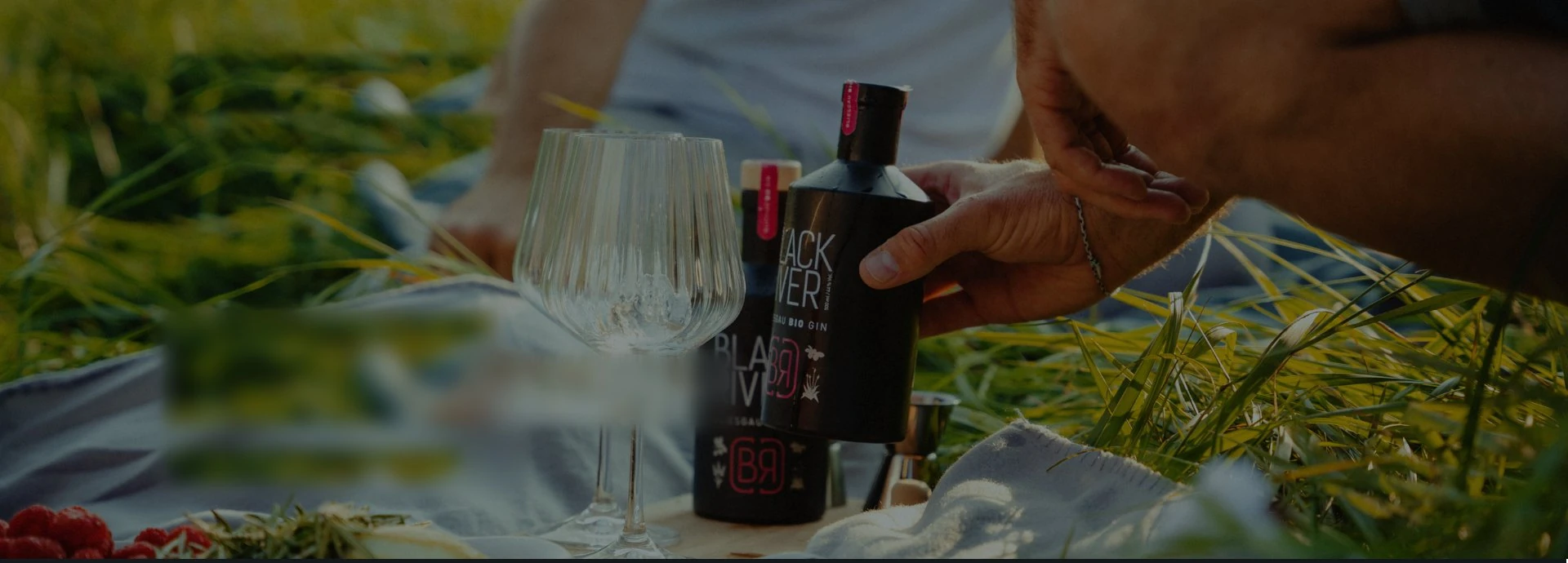 Die Bildwelt entsteht dort, wo der Gin gebrannt wird: im Bliesgau